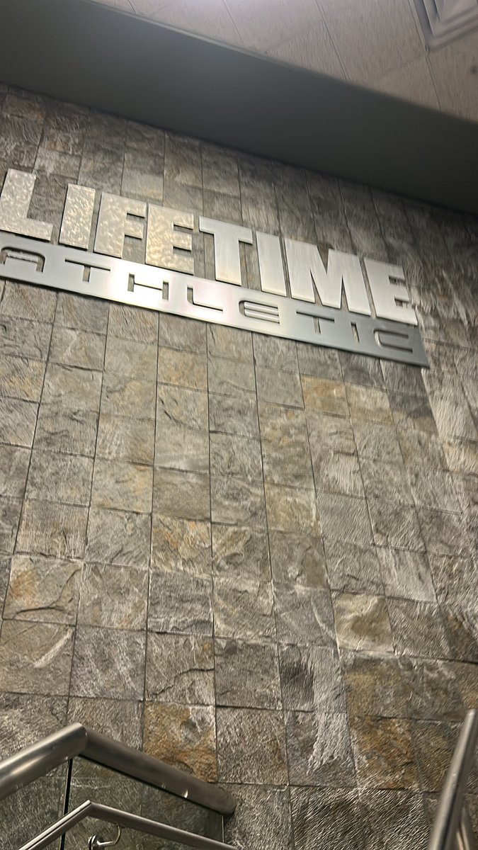 jayochoa84's tweet photo. Don’t be a square #lifit https://t.co/UYQQJRqH6y