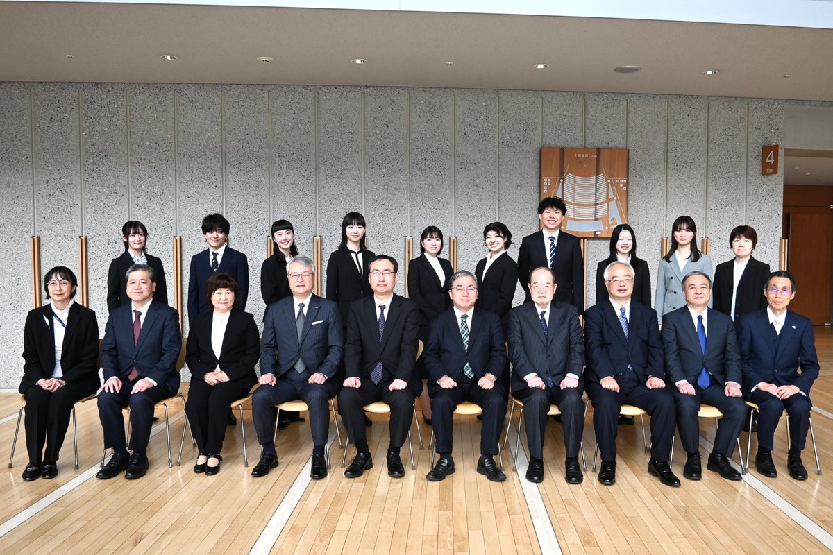 nnt_dramastudio's tweet photo. 4月9日（木）、新国立劇場の３研修所合同の入所式を執り行いました🌸
#新国立劇場演劇研修所 には、第22期生9名が入所。一人ひとり今後の研修生活に向けての抱負を語り、3年間の研修をスタートさせました！

入所式の模様はこちらから⏬
https://t.co/Xf78Rle5rv https://t.co/c0DekcpZry