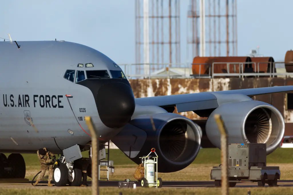 MichaelWhitake0's tweet photo. UK won’t let the US use its facilities against Iran — The Times

Starmer blocks Diego Garcia and RAF Fairford in Gloucestershire

Playing it safe amid escalating Gulf tensions
@MichaelWhitake0 https://t.co/96c4izEtUE