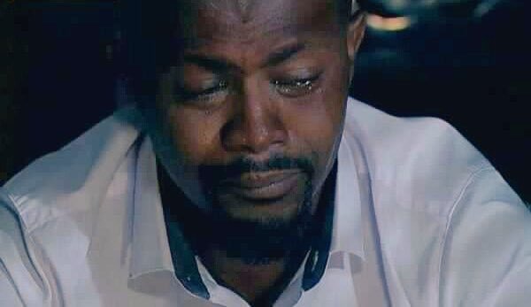 What the fuck is happening with these romantic sh!t and awesome kisses that I keep seeing here every damn time I open Twitter 😑 I know I'm SINGLE so no need for me to be seeing this stuff on my TL 😭😭