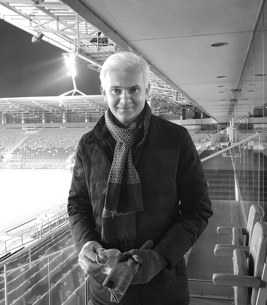 Dziś rano w wieku 49 lat zmarł Jacek Magiera, który w swojej karierze pełnił m. in. funkcję doradcy zarządu Motoru Lublin ds. sportowych.

W imieniu całej społeczności Motoru pragniemy złożyć rodzinie i bliskim najszczersze kondolencje.

Informujemy, że mecz z Rakowem Częstochowa