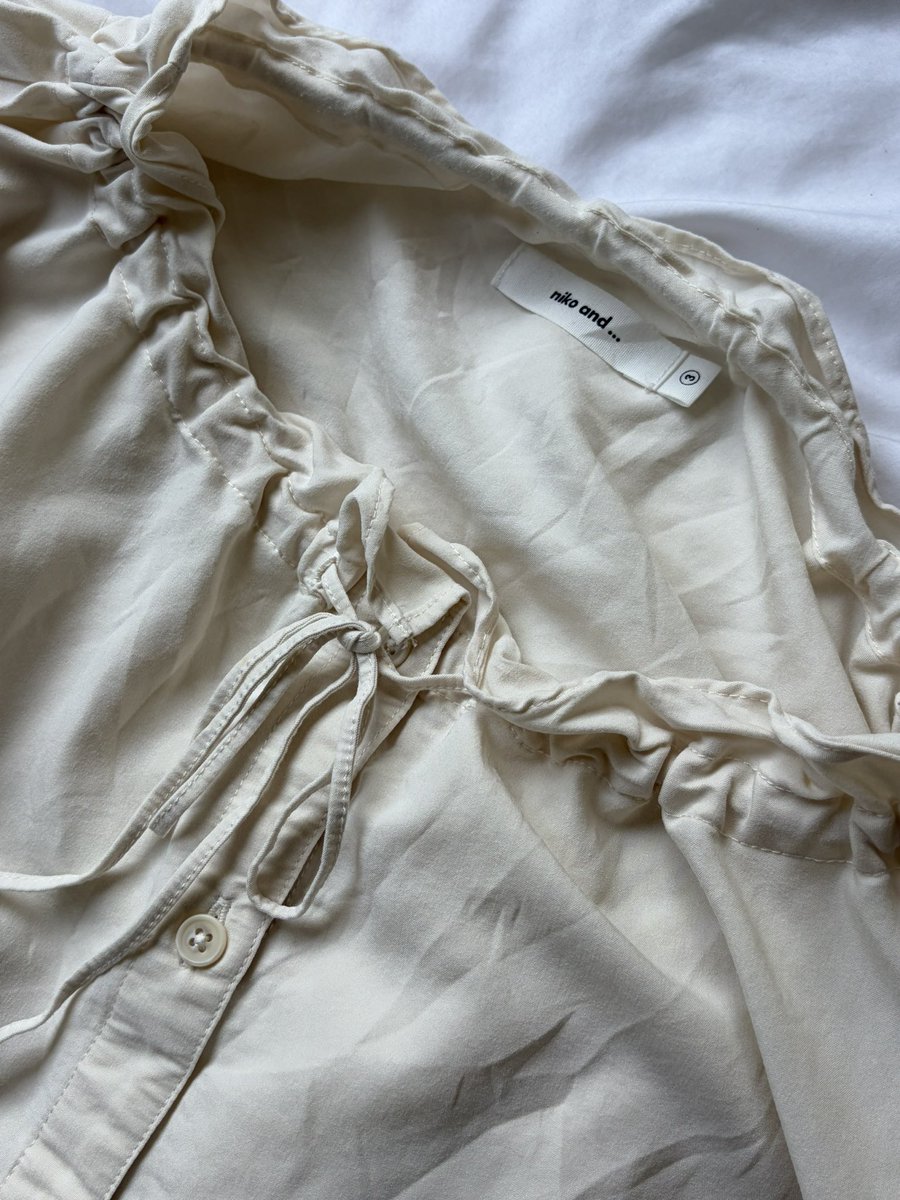babimiru's tweet photo. niko and …
♡ 250

- ไม่มีตำหนิ
- size m

Shipping 40

#เสื้อมือสอง #เสื้อผ้าญี่ปุ่น #เสื้อมือสองสภาพดี #ส่งต่อเสื้อผ้า #ส่งต่อเสื้อผ้ามือสอง #เสื้อผ้ามือสอง https://t.co/z66Xwi0elv