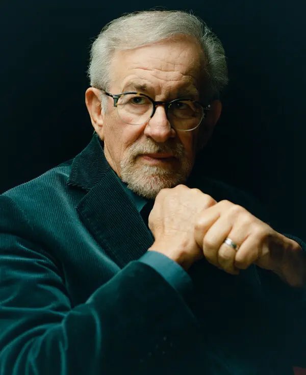 sitevolts_'s tweet photo. Steven Spielberg revela que trabalhou em “Interestelar” por um ano antes de desistir e passar o projeto para Christopher Nolan.

Segundo ele, o filme ficou “muito melhor” nas mãos do diretor, que assumiu a produção logo após sua saída. https://t.co/lKQwJV4s3f