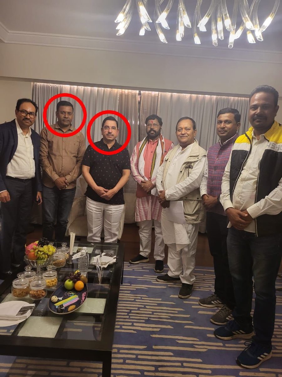 🗣️ Jumla: "End syndicate activities, curtailing "cut money" culture."
❌ Reality: BJP is the syndicate.

‼️ Amit Shah has been caught on camera rubbing shoulders with tainted coal mafia kingpin Joydeb Khan, who has since been formally inducted into BJP.
‼️ BJP paid Humayun Kabir