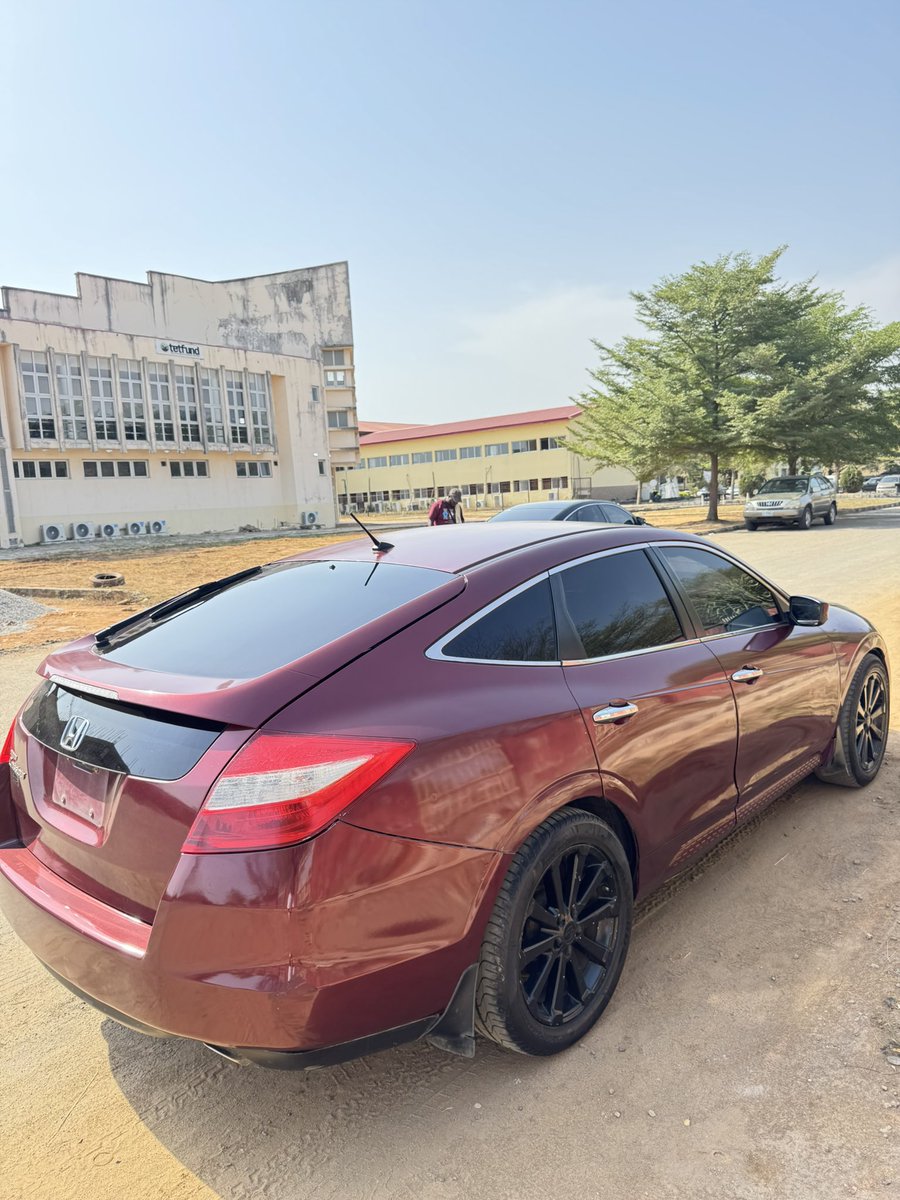 Straightforward tweet media