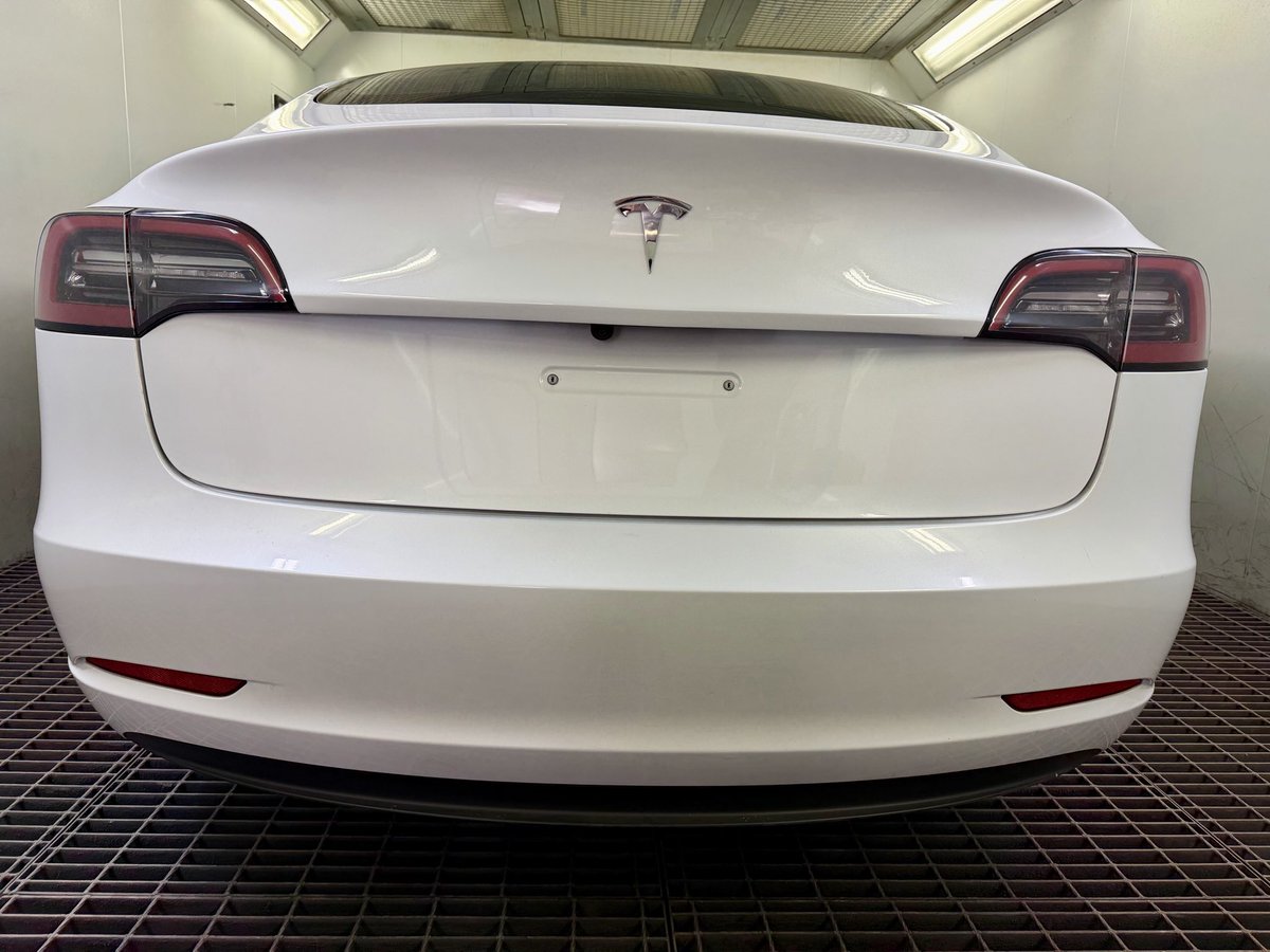 lsj_info's tweet photo. Before and after on a Tesla tailgate that was dented #carbodyrepair #tesla #white #cardent https://t.co/o4S2IoZnH6