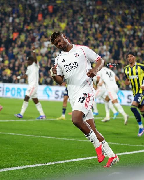 Emmanuel Agbadou'ya PFDK tarafından verilen 1 milyon TL'lik para cezasi Türk futbol tarihinde bir futbolcuya verilmiş en yüksek para cezasi.
Doğruları söylemenin bedeli = 23.000$