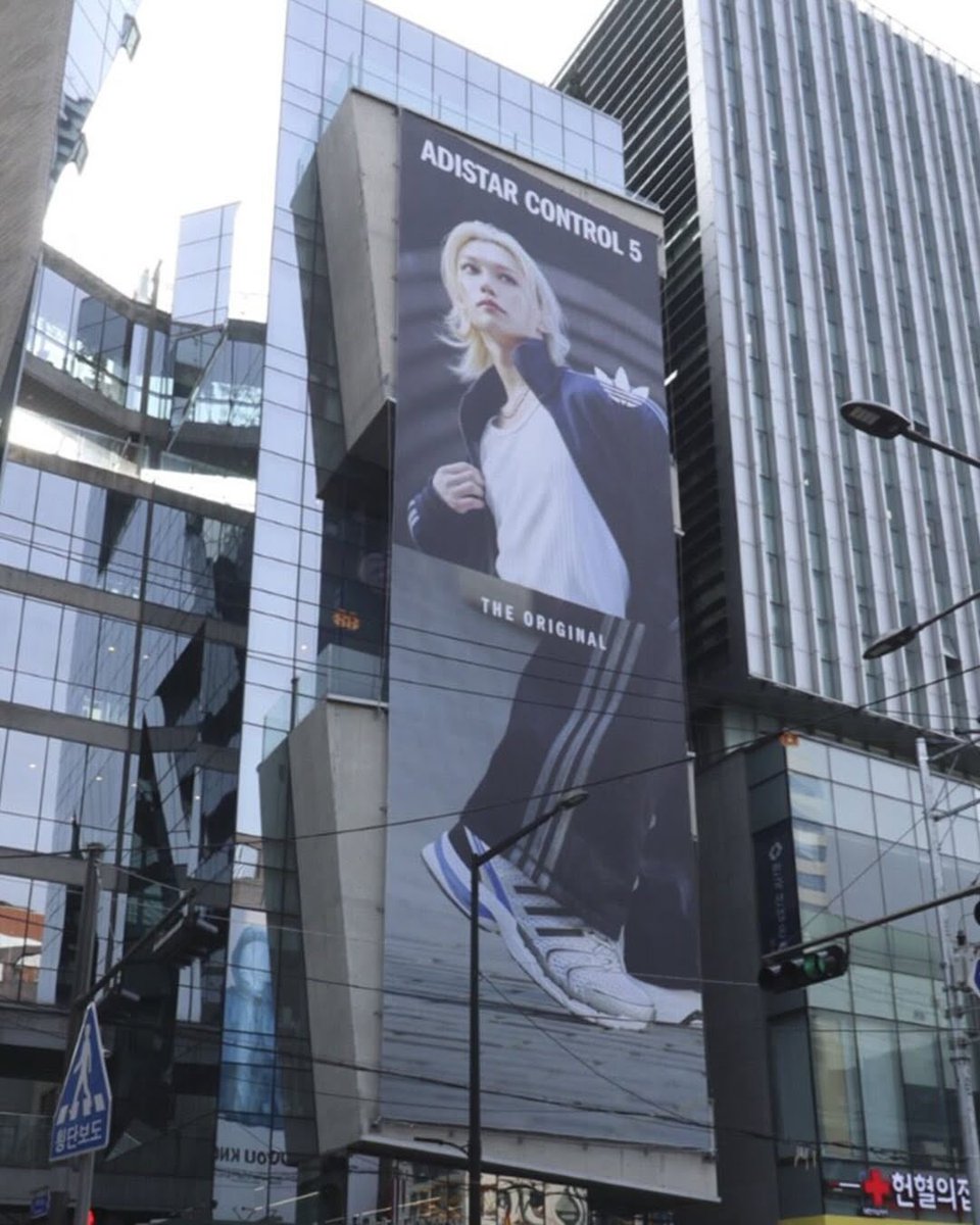 angelbok tweet media