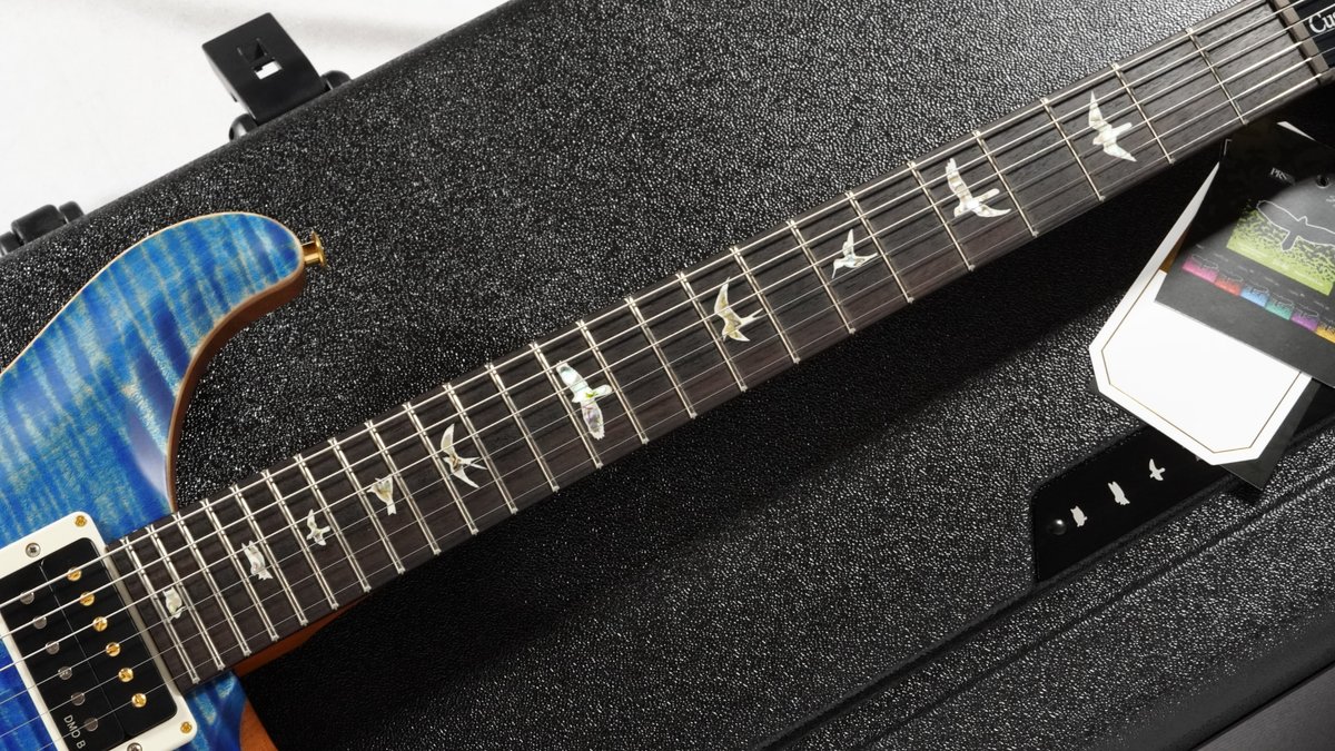 shima_yokosuka's tweet image. Paul Reed Smith(PRS)
2025 Custom 24 ”Satin” 10-Top / Faded Blue Jean
【島村楽器ディーラー特注モデル/3.34kg】

昨日掲載しました24-08に続いて、
王道であり至高の存在の"Custom 24"も入荷！
当個体はかなり青が濃く、Vivid なルックスが特徴です。

digimart.net/cat01/shop5122…