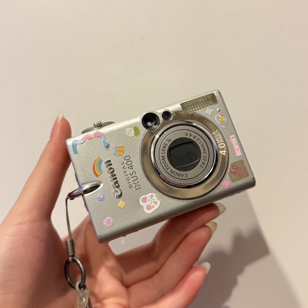 heyheycuties's tweet photo. Canon IXUS 400 (rare 💖) ตัวพสจีนฮิ�� ผิวขาว โทนสวย แฟลชแรง สภาพดี พร้อมใช้ ราคานี้คุ้ม!

💥2,890 free shipping💥

ตำหนิ : จอย่น (ไม่มีผลต่อรูป)
สิ่งที่ได้รับ : กล้อง เมม แบต แท่นชาร์จแท้🔥

#กล้องดิจิตอล #กล้องดิจิตอลมือสอง #กล้องมือสอง #กล้องฟิล์มมือสอง #ส่งต่อกล้อง https://t.co/362QPTpylK