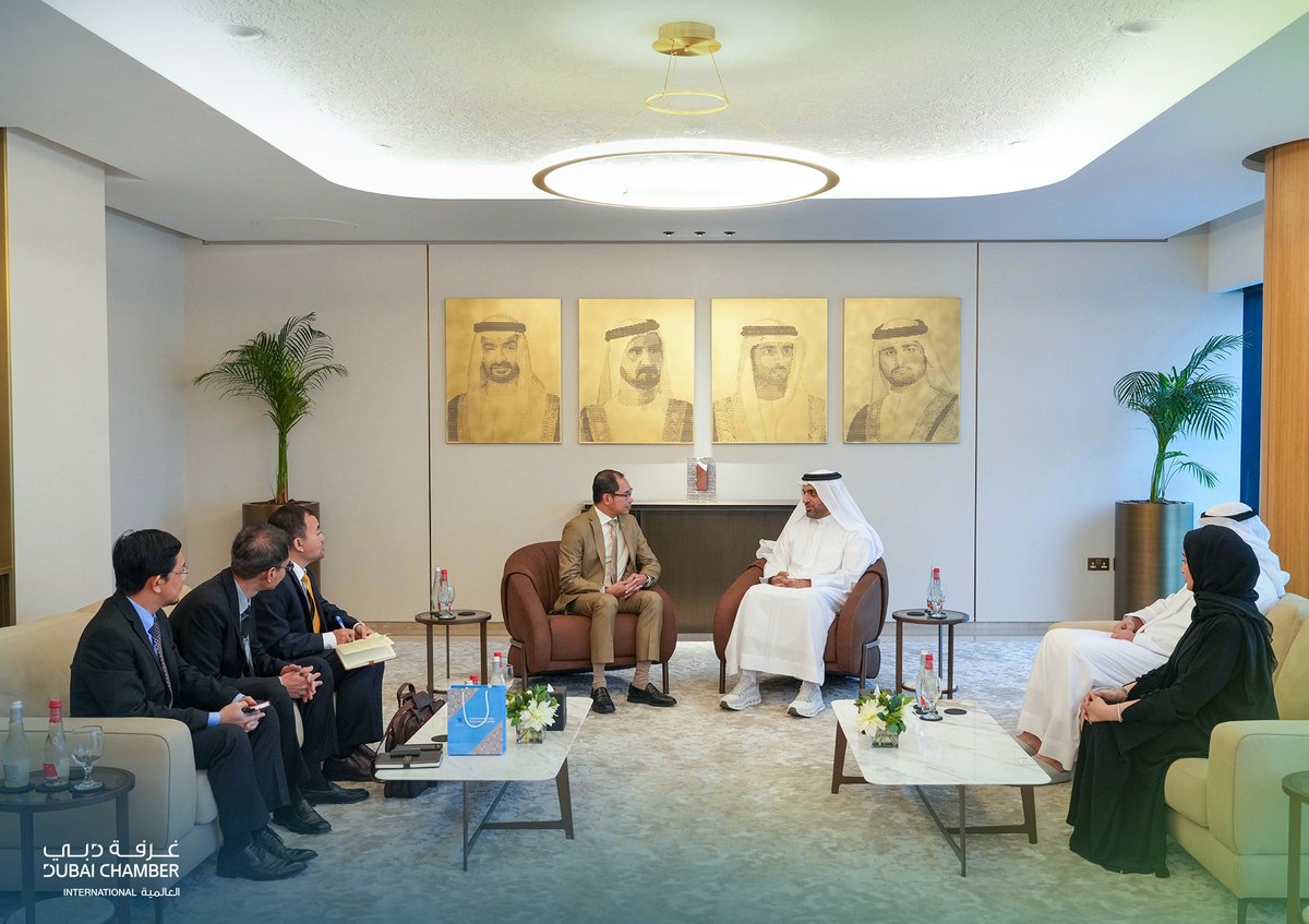 DxbChamberIntl's tweet photo. بحثنا مع سفير جمهورية إندونيسيا لدى الدولة، فرص تطوير الشراكات الاقتصادية الثنائية في مختلف القطاعات ذات الأولوية بما يساهم في دعم نمو العلاقات الثنائية.

لقراءة المزيد:
https://t.co/wFYQw7rAVK https://t.co/4QFJy8fC51