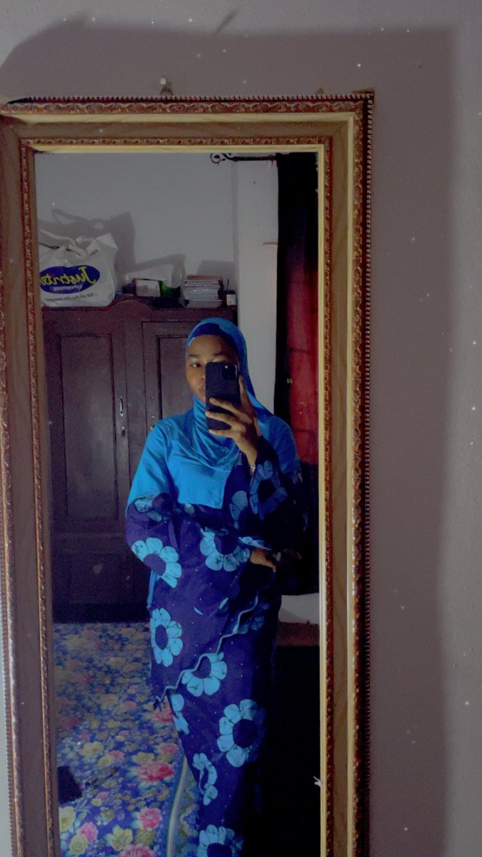 That_Khardi's tweet photo. This week went by very fast. 

Pumped for the weekend. 😗 https://t.co/uYlE2oT3j4