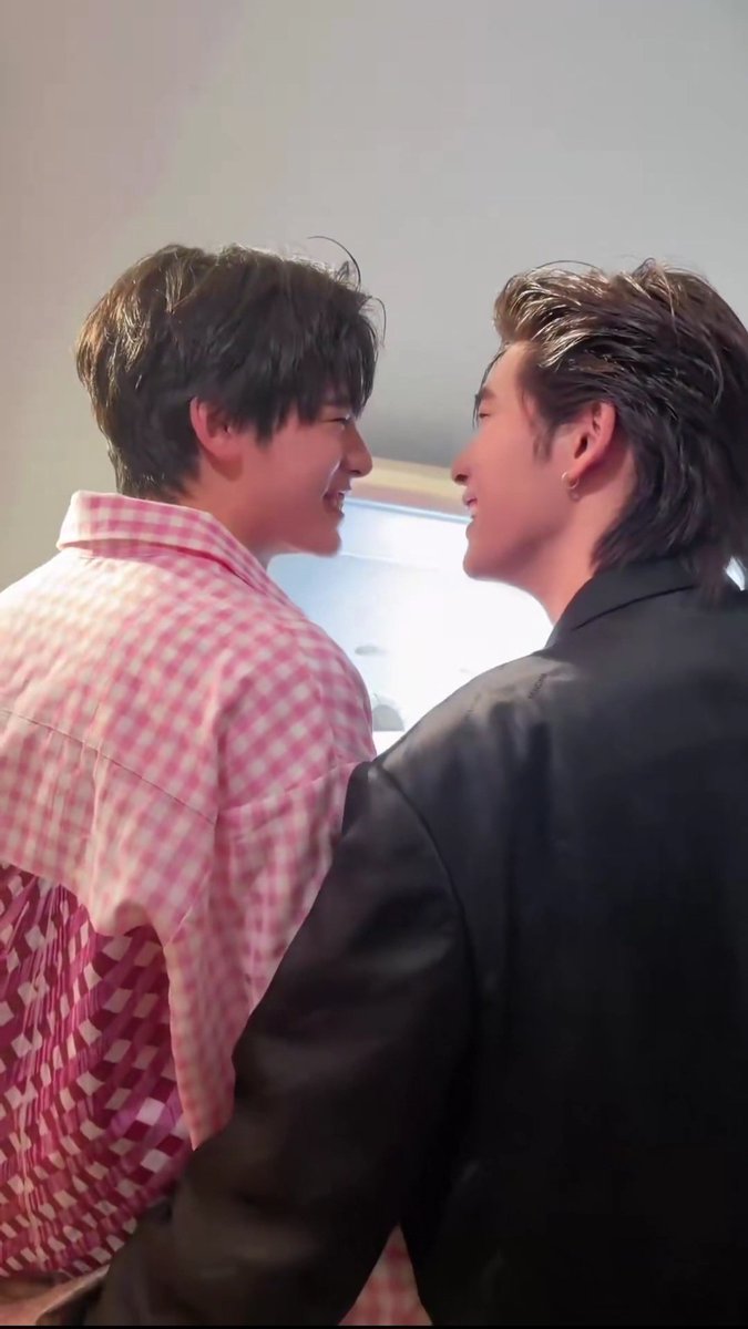 So sweet and cute 😭
<a href="/twnpich/">2Tee</a> <a href="/porsuppakarn/">porsuppakarn</a>
#Duangwithyouseries
#เตรียมใจไว้รักเธอOSTด้วงกับเธอ