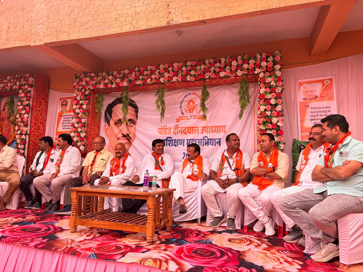 rajkumarmev's tweet photo. पं.दीनदयाल उपाध्याय प्रशिक्षण महाभियान–2026’केअंतर्गत महेश्वर विधानसभा के #मंडलेश्वर मंडल में दिनांक 8/4/2026,प्रशिक्षण वर्ग सत्र में उपस्थित होकर कार्यकर्ताओं को संबोधित किया।#नर्मदे_हर #apnamaheshwar #RajkumarMev @BJP4India @BJP4MP @NitinNabin @Hkhandelwal1964 https://t.co/4uyTIE4poi