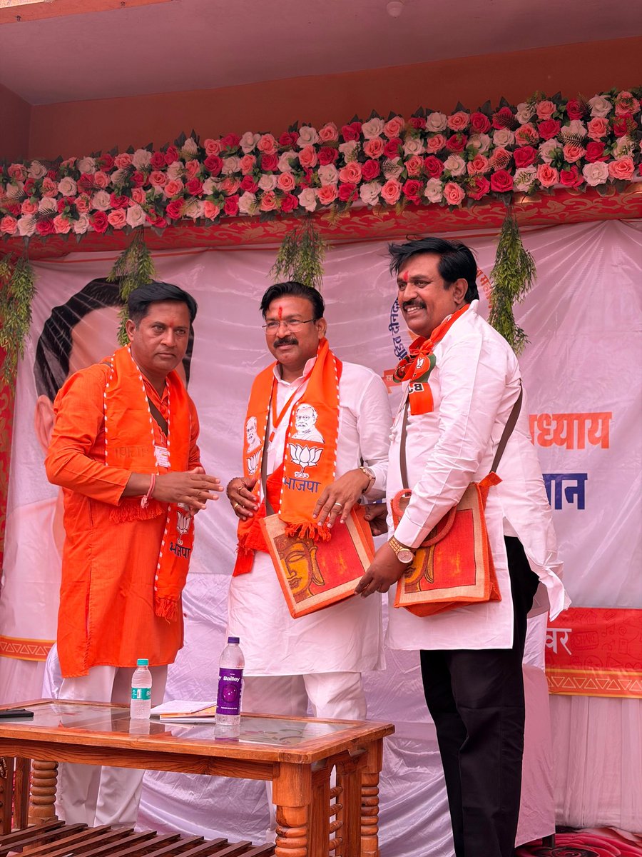 rajkumarmev's tweet photo. पं.दीनदयाल उपाध्याय प्रशिक्षण महाभियान–2026’केअंतर्गत महेश्वर विधानसभा के #मंडलेश्वर मंडल में दिनांक 8/4/2026,प्रशिक्षण वर्ग सत्र में उपस्थित होकर कार्यकर्ताओं को संबोधित किया।#नर्मदे_हर #apnamaheshwar #RajkumarMev @BJP4India @BJP4MP @NitinNabin @Hkhandelwal1964 https://t.co/4uyTIE4poi