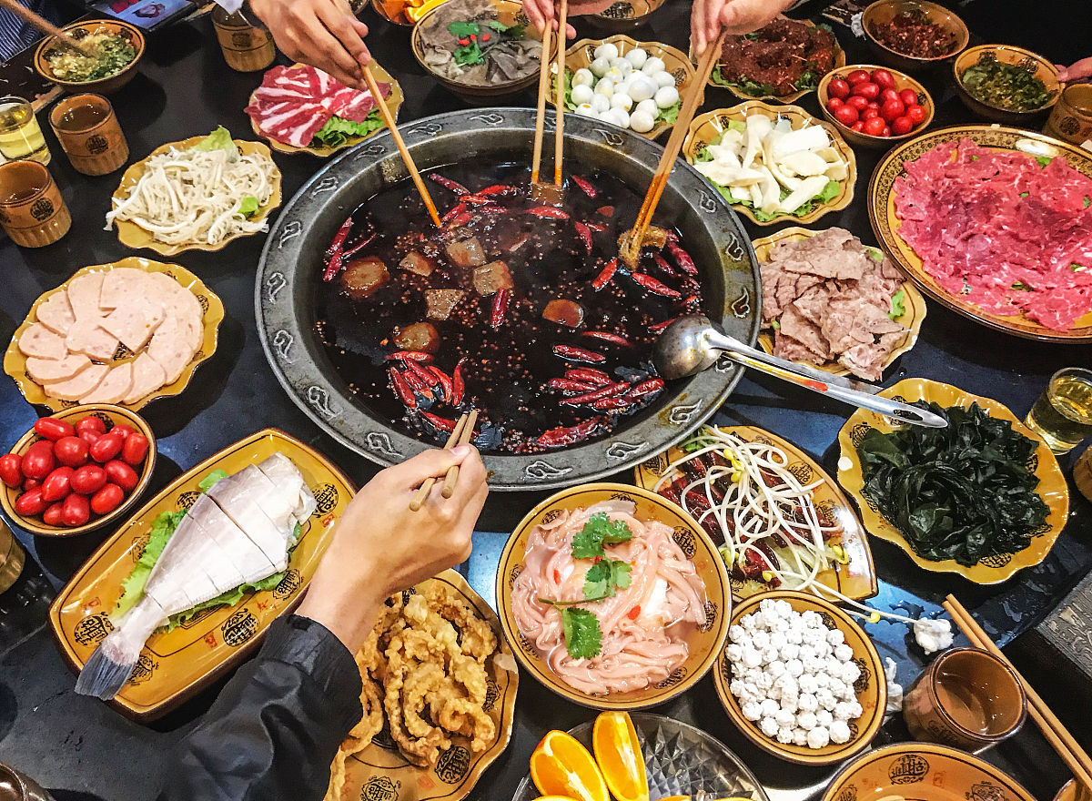JazenCosby's tweet image. "Swap heavy meals for this light u0026 satisfying grilled chicken salad! Lean protein (chicken), fiber (kale, quinoa), and healthy fats (avocado) = perfect fuel for fat loss. No junk, just flavor + results.  #FatLossMeals #CleanEating"