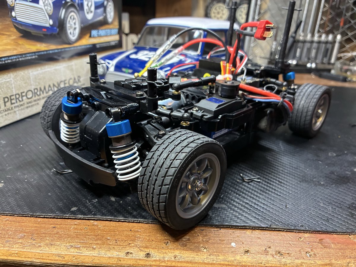 LX5OI3tw1POM0l1's tweet image. ちょっとMB01で遊ぶ🤣

ノーマルにフルベア、ショックだけ変えて🛠️

このサイズ感なのか、、なんか面白くて、無限に走れる💨

#tamiyamb01