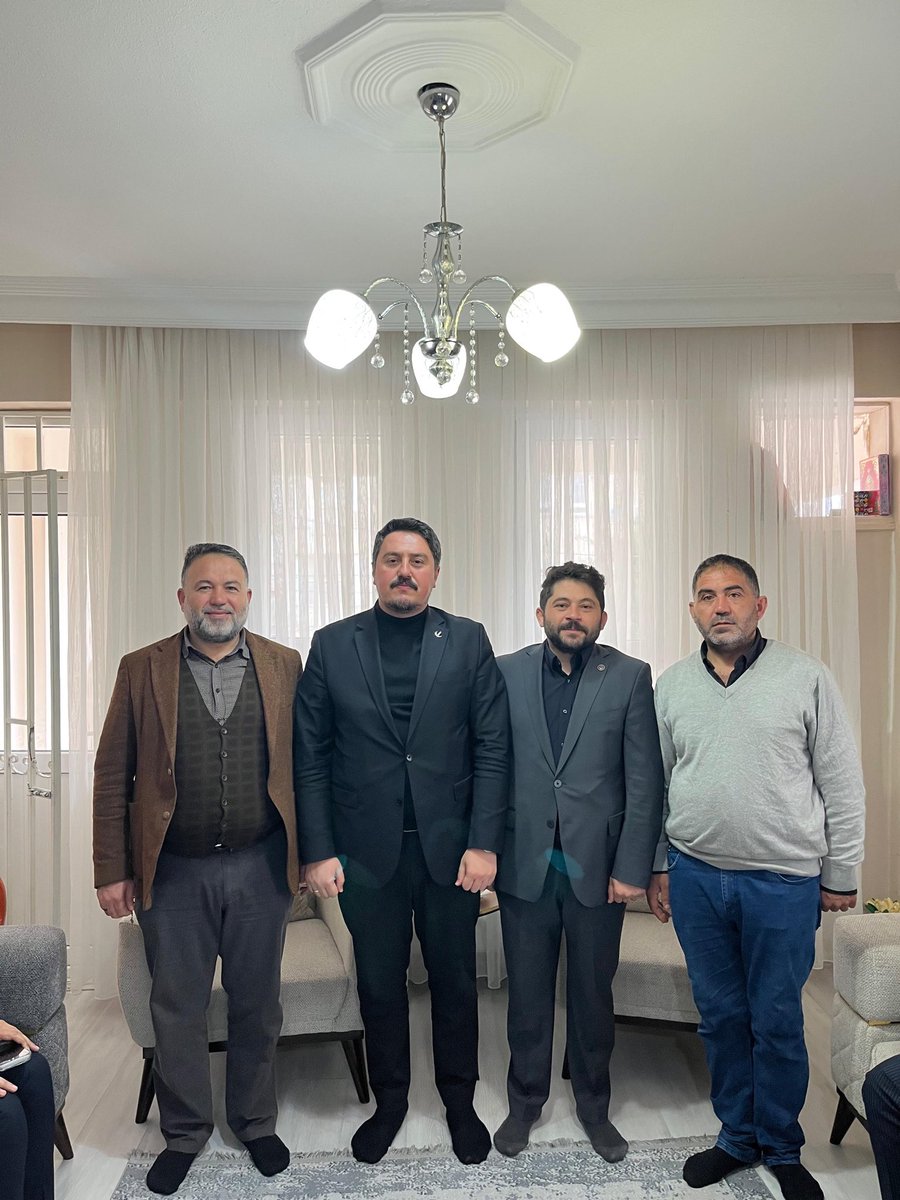 Geçmiş dönemlerde Yeniden Refah Partimizde Şanlıurfa İl Gençlik Kolları Başkanlığı ve Genel Merkez Gençlik Kolları Yönetim Kurulu Üyeliği yapmış olan dava arkadaşımız, kıymetli dostum İsmail Dülger’in ve ağabeyleri Halil Dülger, İmam Bakır Dülger’in muhterem annelerinin vefatı