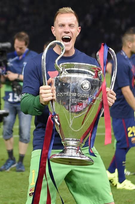 4dloveoffutbol's tweet image. Won it in his debut season #notlikeus