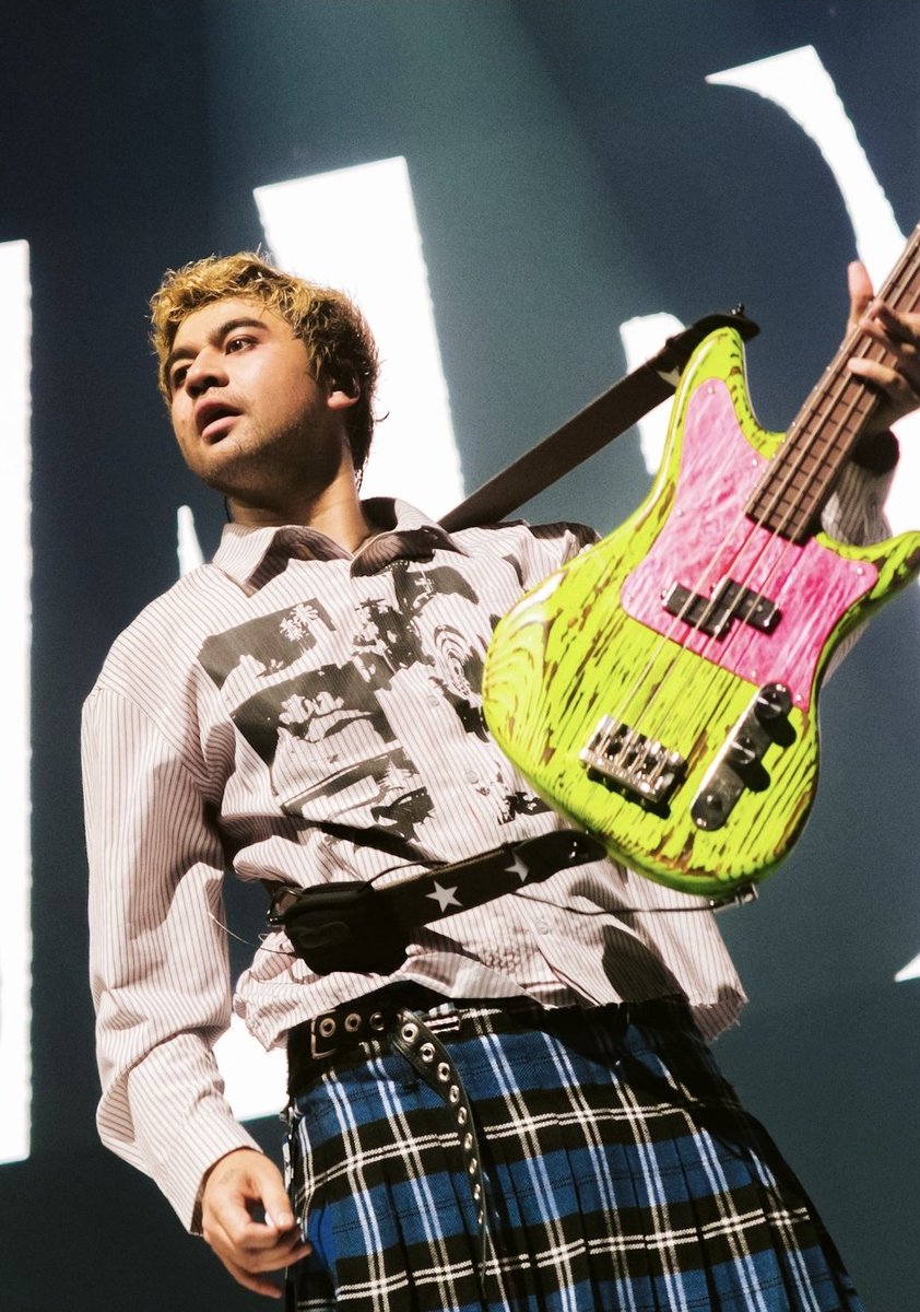 iva is a ☆ tweet media