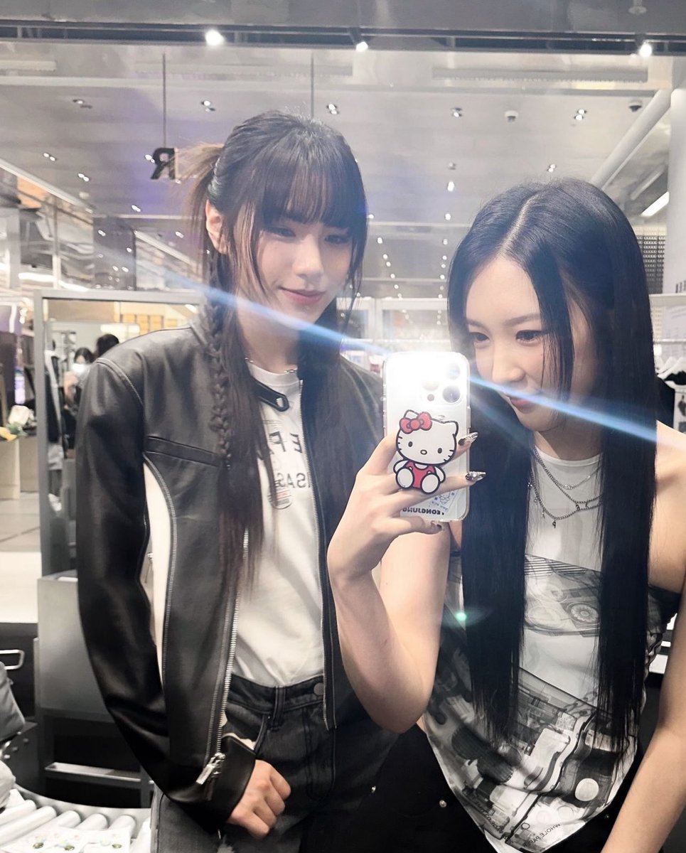 꾸로✤ tweet media