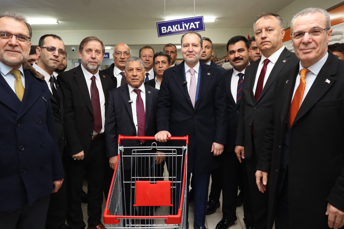 YRP_EY's tweet photo. Genel Başkanımız Sn. Dr. Fatih Erbakan, Gaziantep Oğuzeli Belediyemizin örnek teşkil eden Refah Marketi’ni ziyaret ederek alışveriş yaptı.

Bu kıymetli hizmetten dolayı belediye başkanımız Sn. Bekir Öztekin’e çalışmalarından ötürü teşekkür ediyoruz. https://t.co/lTZWmCH14G