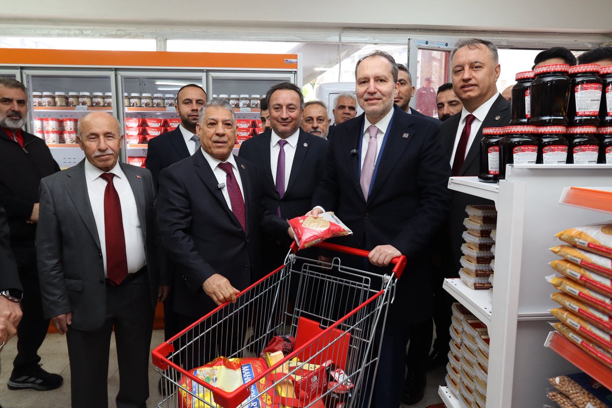 YRP_EY's tweet photo. Genel Başkanımız Sn. Dr. Fatih Erbakan, Gaziantep Oğuzeli Belediyemizin örnek teşkil eden Refah Marketi’ni ziyaret ederek alışveriş yaptı.

Bu kıymetli hizmetten dolayı belediye başkanımız Sn. Bekir Öztekin’e çalışmalarından ötürü teşekkür ediyoruz. https://t.co/lTZWmCH14G