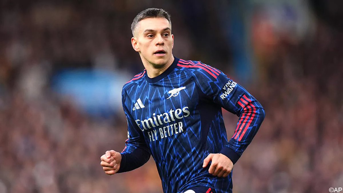 Arsenalnewschan's tweet image. Who would YOU start for #Arsenal against Bournemouth this weekend?!🤔 

RT for TROSSARD  🇧🇪    Like for MARTINELLI 🇧🇷