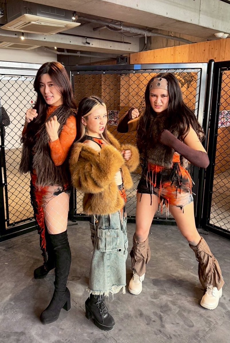 【4・5月LIVE SCHEDULE】

4/26(日) 縁日in北播磨
4/29(水・祝) 心斎橋KuRaGe
5/3(日)縁日in丹波
5/6(水・祝)心斎橋FootRock&amp;bears
5/9(土)梅田ドンキホーテ
5/10(日)SHIRASAGIグルメグランプリin姫路
5/17(日)上本町ハイハイタウン
5/31(日)triangle in大阪

\ワンマンライブに向けて頑張ります🔥/