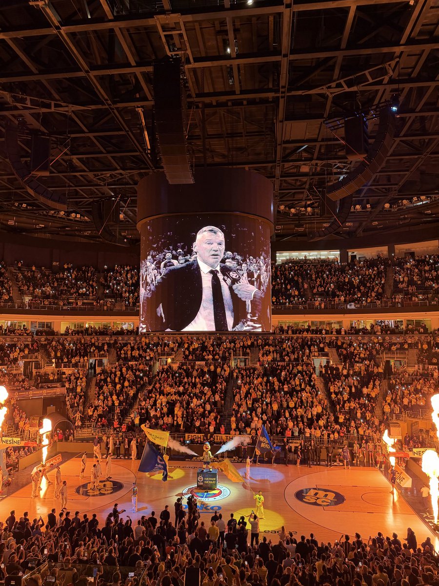 GozdeTure's tweet photo. @FBBasketbol  💙💛 https://t.co/1hjl2vGpkO
