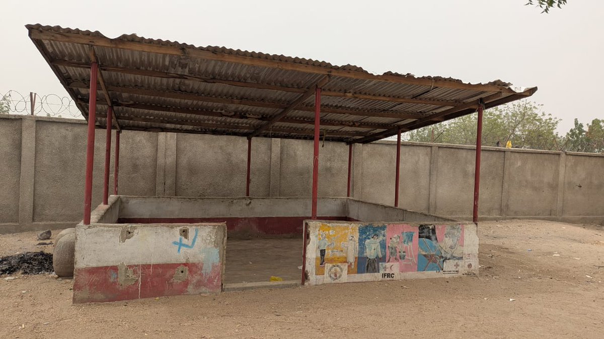 unicefcameroon's tweet image. pic 1: Before
pic 2: After
New safe havens for #children! 💙 The Child-Friendly Spaces in #Mémé and #Méri are nearing completion thanks to @EU_Commission  funding. These cyan-blue sanctuaries will offer protection and joy to children in the Far North. 🇪🇺🤝🇨🇲 
#ForEveryChild