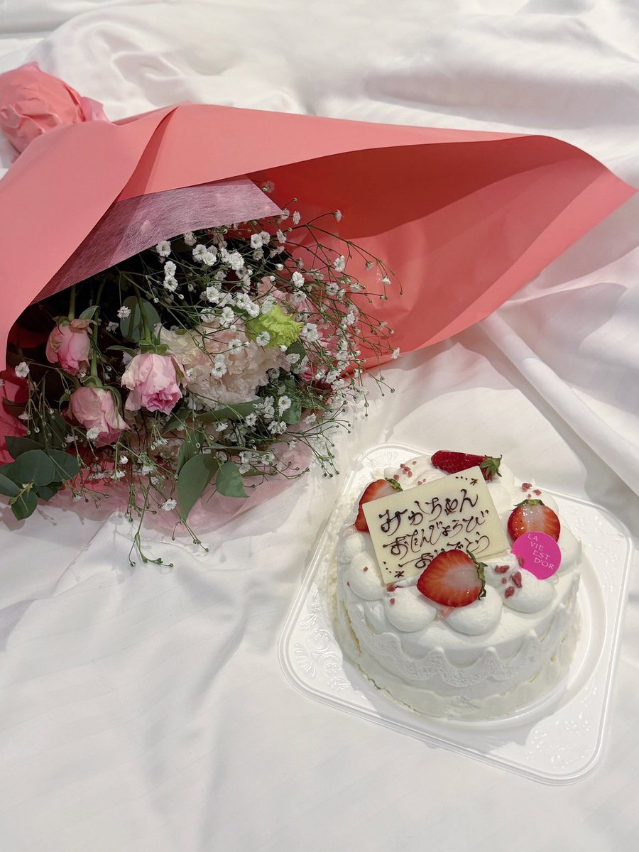 micarose___47's tweet photo. My birthday is April 7th♡♡
33歳になりました🎂🥂·⸌̟͂̋⸍̑⸜̑⸝͂ ໋ https://t.co/rJQXQb2KF6