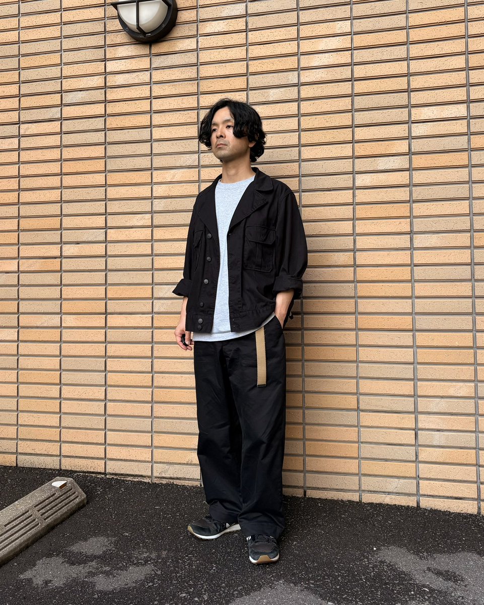 仕事から帰ったら、まだ明るかったので、本日の仕事着でくせ毛ヘアーのまま撮影。
休日との違いはほぼ無し。

-----

トップス:WAIPER.inc 米軍 1940's U.S.ARMY M-41 HBT コンバットジャケット【WP1054】
インナー:Hanes BEEFY
ボトムス:WAIPER.inc 米軍