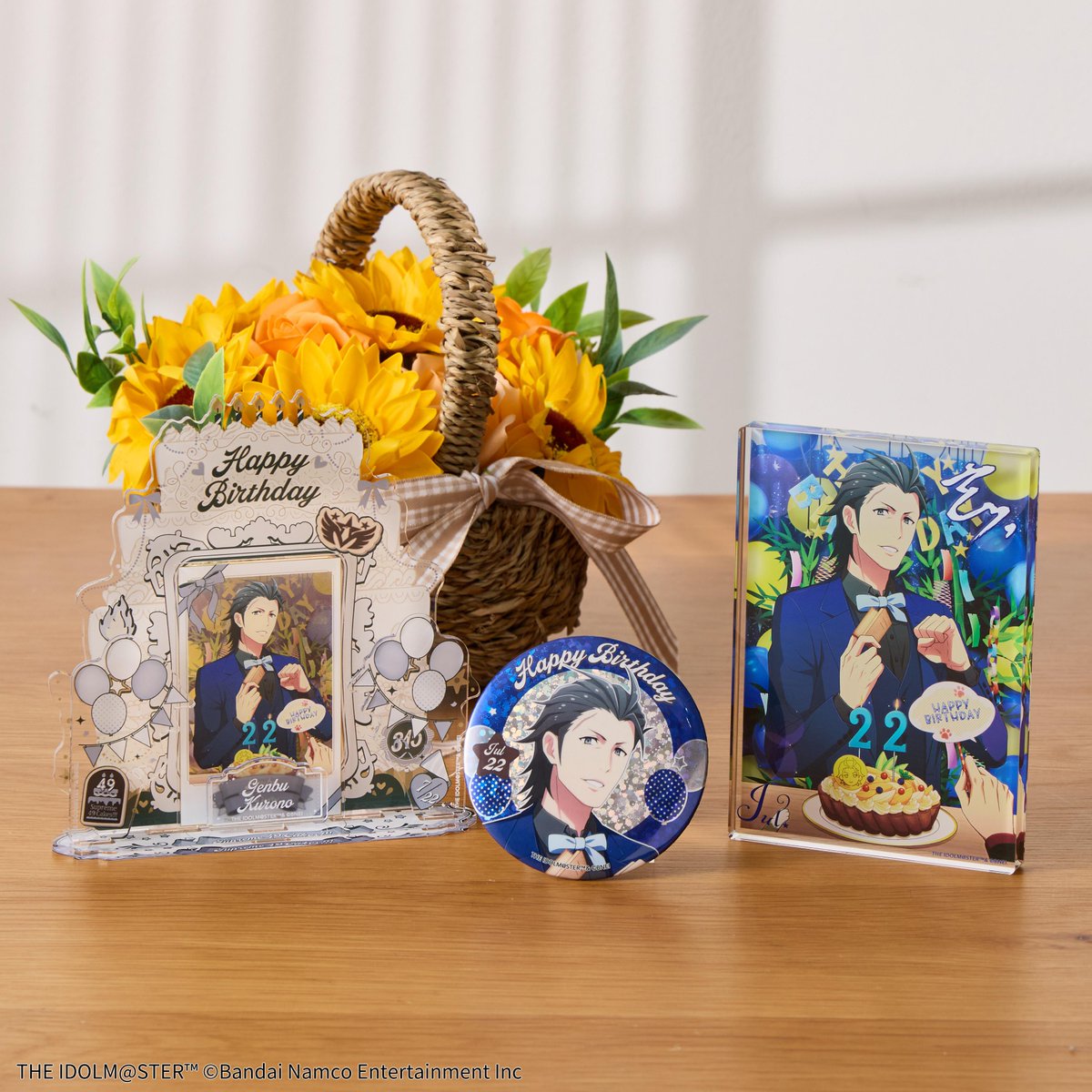 SideM_official's tweet photo. 【グッズ情報】
／
バースデー記念グッズ
Supreme 49 Cakes!!! 🎂
バースデーアイドルご紹介🎉
＼

7月22日お誕生日！
👊黒野 玄武👊
本をかたどったクッキーを片手にクールな表情の一枚です！
神速一魂のメンバーもプロップスでお祝いしています🙌

#SideM https://t.co/BaVygansbb