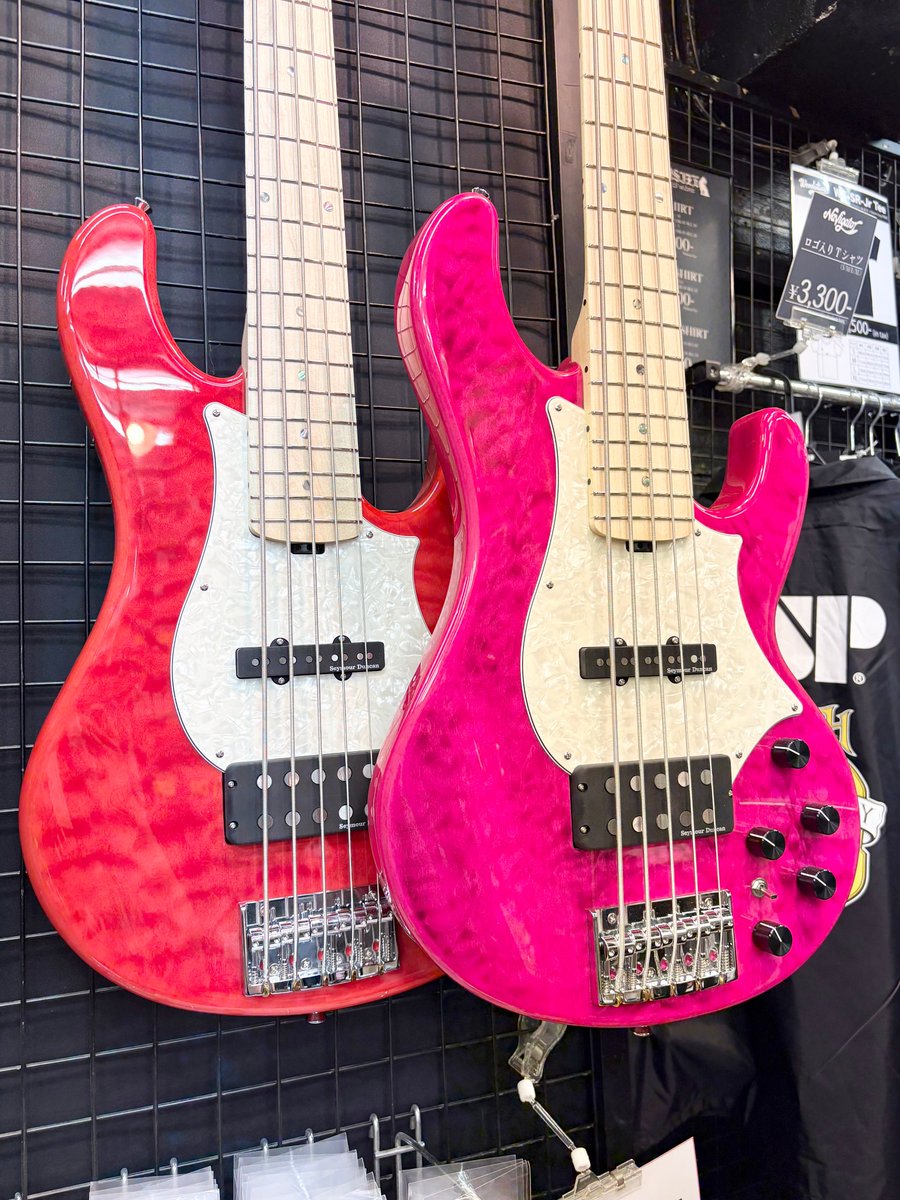 espcrafthouse's tweet image. STELLA GEAR
Bardic-DL / See Thru Fiesta Red
Bardic-DL / See Thru Pink

2本同時入荷いたしました🫡
２本とも色鮮やかで綺麗です❤️🩷

デジマートはこちらから‼️
↓　↓　↓　↓　↓　↓　↓　↓
digimart.net/search?shopNo=…

#ESP渋谷 #tetsuya #ESP #STELLAGEAR #エレキベース