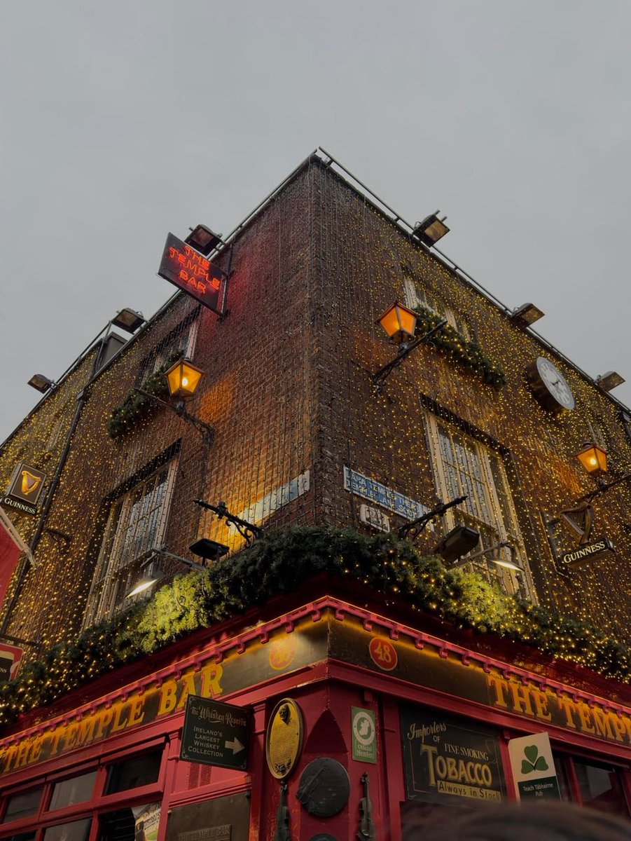 Phonenurd's tweet image. You can give an Android phone a 1-inch sensor or "space zoom," but it still can't match the shutter response and reliability of an iPhone. Photography is about the moment—not the AI trying to guess what the moon looks like. 

#ShotOniPhone #MobilePhotography  #StreetPhotography