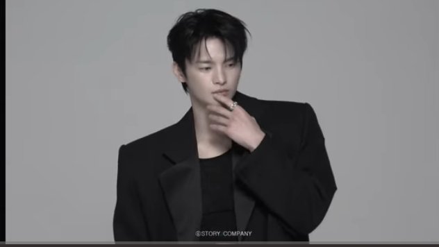 Seoig1997's tweet photo. So cool 
💜💜
#seoinguk https://t.co/X1T6RUBe7N