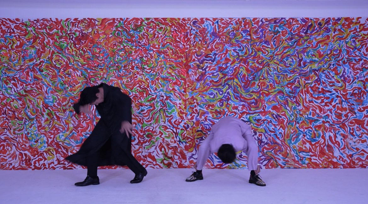 不屈の卑屈　

差鉄ミュージック・ビデオ
イメージペイント　2.5m×7m

折笠敬昭　2025

「SATETSU」
Music Video art work

Japanese surreal core band

Fukutsu no Hikutsu ARTWORK

by YOSHIAKI ORIKASA

不屈の卑屈　
music video⬇️
「差鉄」

youtu.be/wHtAPrwDEzY?si…

#artwork #illustration