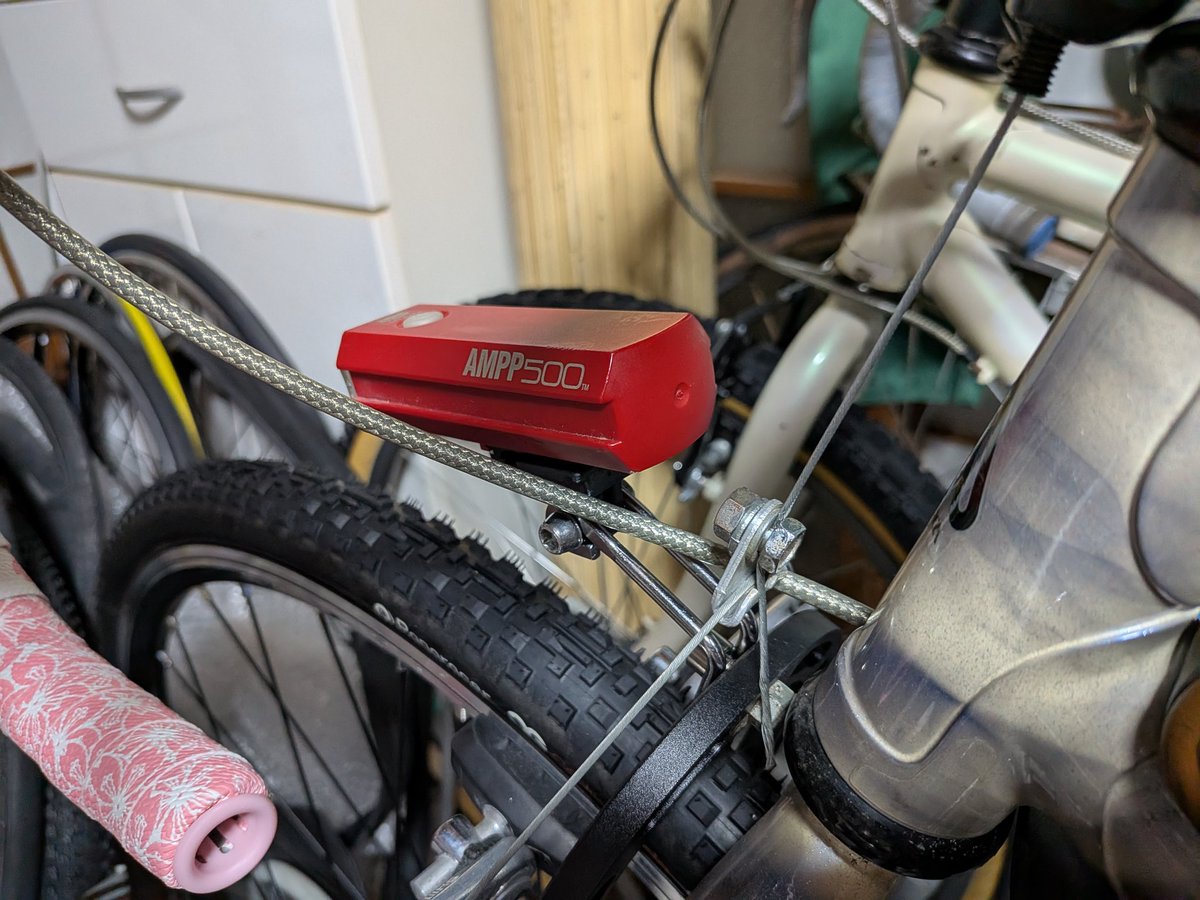 062QgSwpKPT7gaM's tweet image. デモンタについてた錆びてレンズの無いNational FF-292sを磨きました
FF-212はフリマで買いました
レンズは付け替えれるのでどっちも使えます♪
マディフォックスにはライトブラケットが届いたので取り付け〜
#ランドナー
#MTB