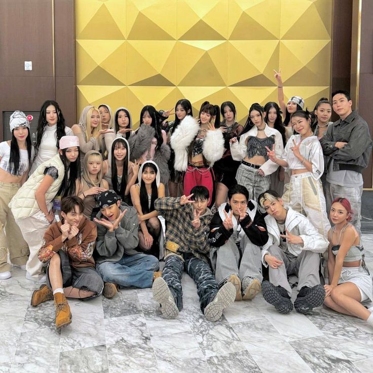 ethrl🎀🐇💐danielle's twin tweet media