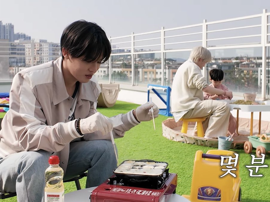 셋 tweet media
