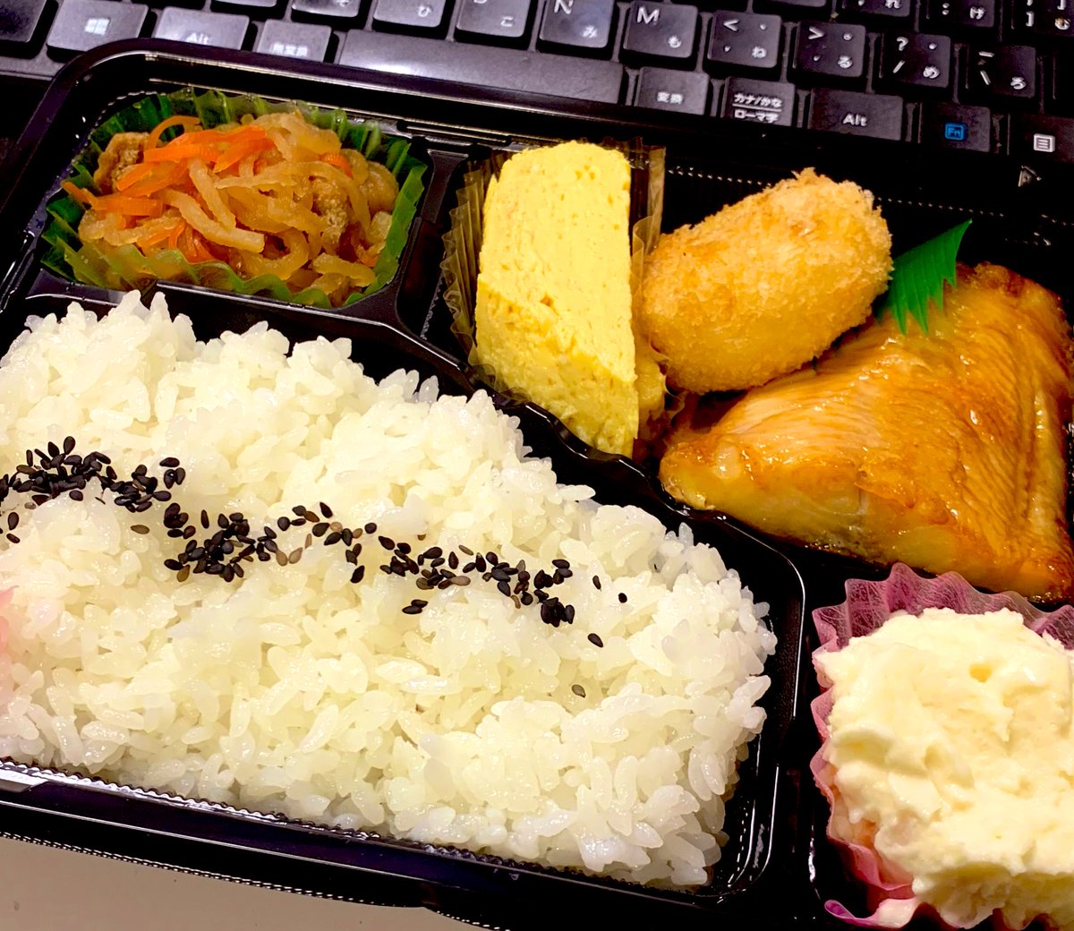 久しぶりの本日の艶ランチはおさかな弁当。知らないお店だったけどいがいと良かったごちそうさま😋まだまだがんばろう