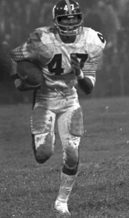 Wise1Observer's tweet photo. 🎂🏈HAPPY BIRTHDAY (Belated)  MR. BLOUNT🏈🎂🖤💛❤️🏆🏆🏆🏆💯🔥Greatest CORNER BACK EVER! AKA…THE RULE CHANGER‼️
(The Proper Birthday Tribute for the Greastest Corner Back Ever)

Melvin Cornell Blount (born April 10, 1948 AGE 78) https://t.co/cmqKoyQpGm