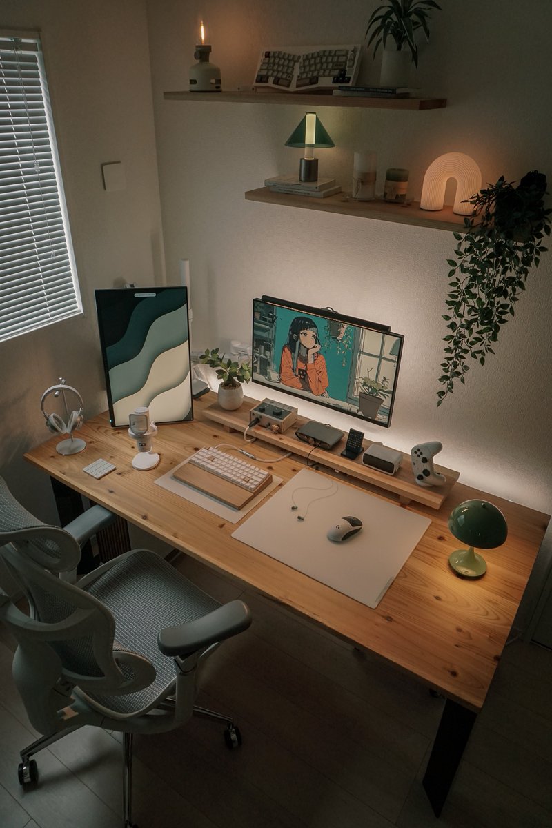 mossun_ism's tweet image. 天気が悪い日の自然光は少し憂鬱なので、間接照明を灯してみた🕯️
#desksetup
