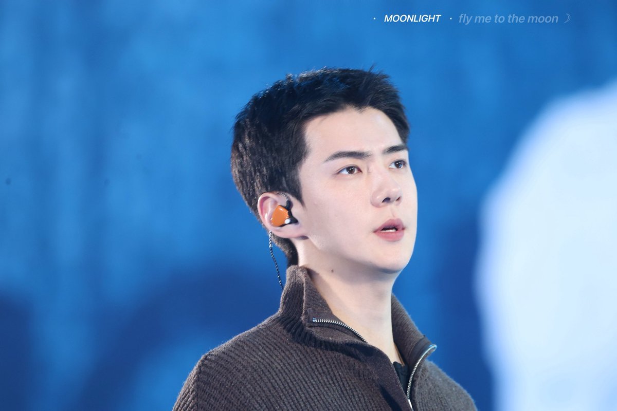 Pretty Sehun on #EXhOrizon Day 1 today🧡🧡🧡

#SEHUN #세훈