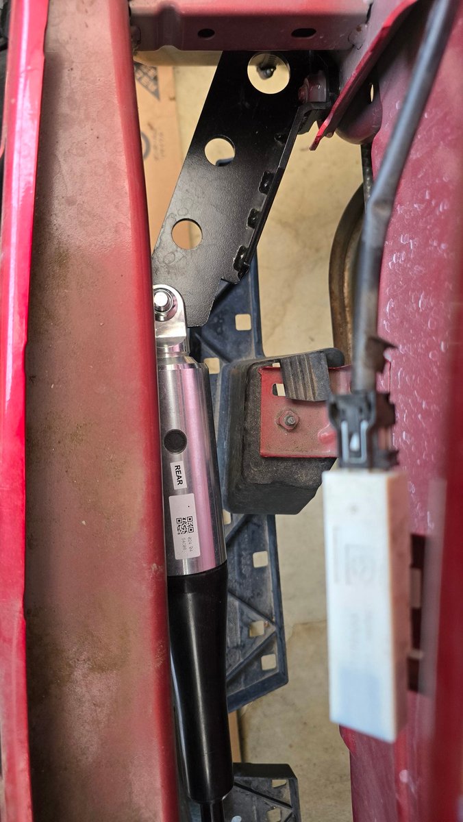 本日は、リアにオートエグゼのMCBを導入🤩

後日フロントにも導入します😎

バンパー外して戻してクリアランス合わせるのがまぁ、難しい😭