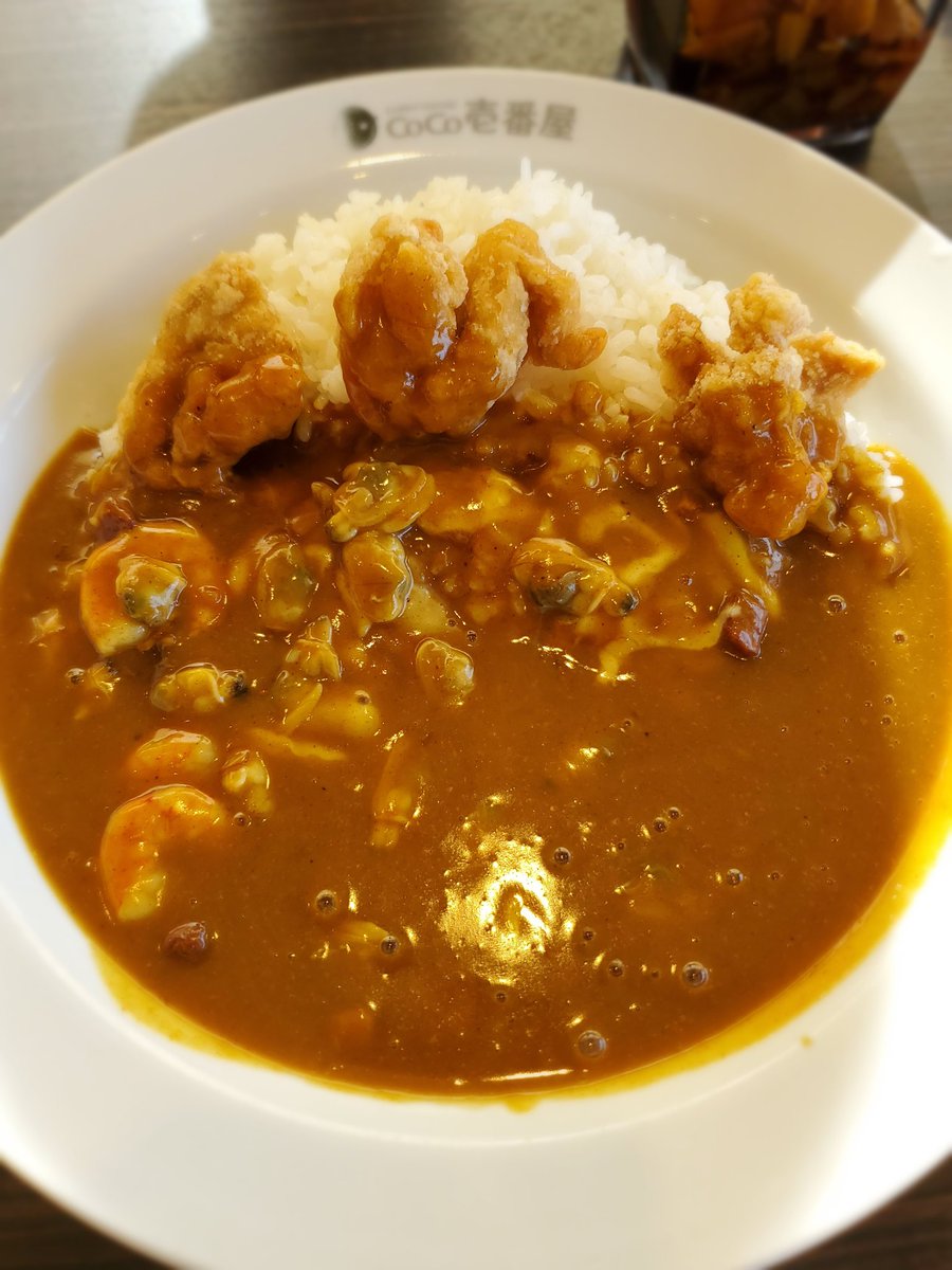akane_3_9's tweet photo. @oozorasubaru #スバなで見守り中
エビあさりカレーに
トッピングで
ハーフフライドチキン
ハーフチーズ
1辛

色々入って、オススメですよ

美味しいねんｗ
(o・ω・o)ノ https://t.co/dvk8wOZYTO