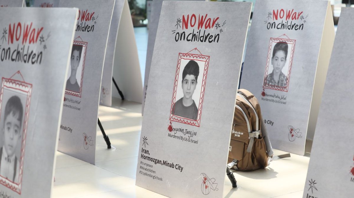 IRANinFRANCE's tweet photo. 🕊️ Hommage aux enfants martyrs de l’école de Minab, au Bagh-e Ketab de Téhéran

🔹40 jours se sont écoulés depuis le martyre de 167 jeunes vies innocentes, les élèves de l’école primaire « Shajareh Tayyebeh », fauchées en pleine floraison…

#Minab #Enfants #Mémoire #IranWar‌ 
P.S.: Bagh-e Ketab de Téhéran (Jardin du Livre de Téhéran) est le plus grand complexe culturel et éducatif du Moyen-Orient dédié aux livres, à la science et aux activités pour enfants et familles. Situé dans le quartier Abbasabad, il comprend des librairies, des espaces interactifs, des salles d’exposition et des programmes pédagogiques.