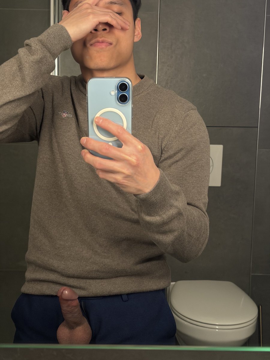 isakvan69's tweet photo. Working from home is so distractive 🥵
#horny #gay #twink #gayporn #hotboy #hardcock #nicedick #office #onlyfans #sex #blowjob #hung #norway #fun https://t.co/tbDE5NIUff