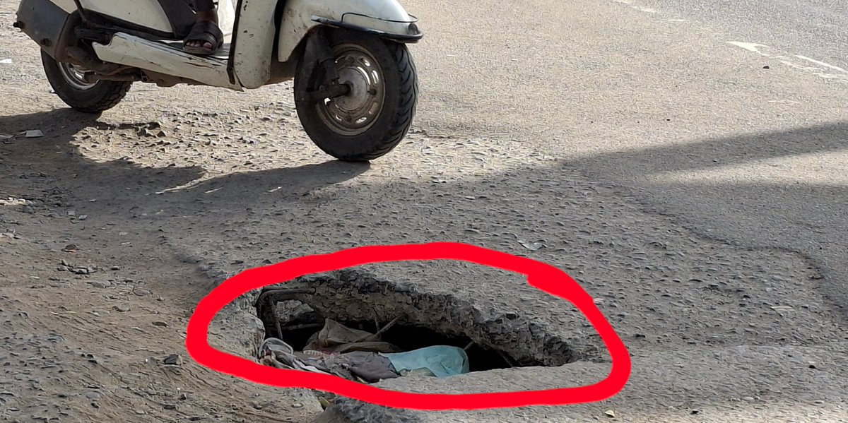 PavanZzz's tweet photo. @KalaburgiCorp 

Location: 
Swami Vivekanand flyover end. New Jewargi Road.
Near IBACO Ice Cream

Lot of bike and car tyres falling in it!

Pls repair immediately for safety of all, on this busy road

No response on landline complaints number. WhatsApp, message is not delivered https://t.co/Z6Izi6lsGN